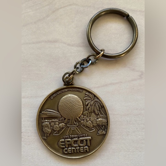 Vintage Gold Epcot Center Keychain in original case - Picture 4 of 6